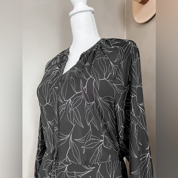 Dress - Picture 3 of 4